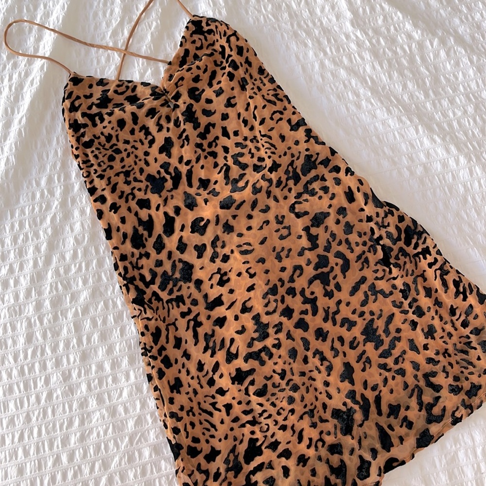 Velvet Cheetah Print Mini Dress 🐆